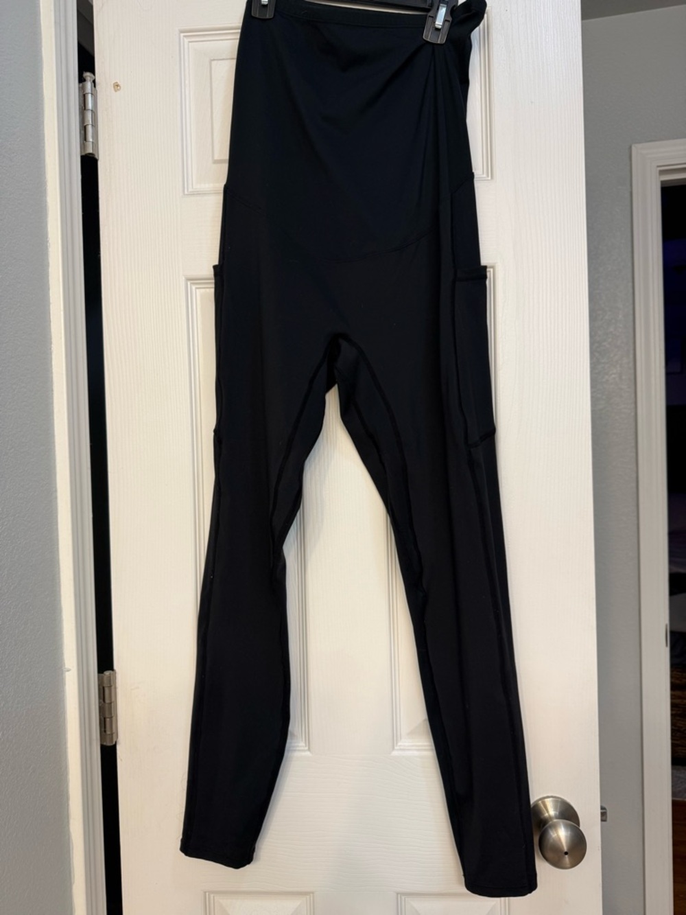 Black Poshdivah Maternity Performance Leggings with Side Pockets